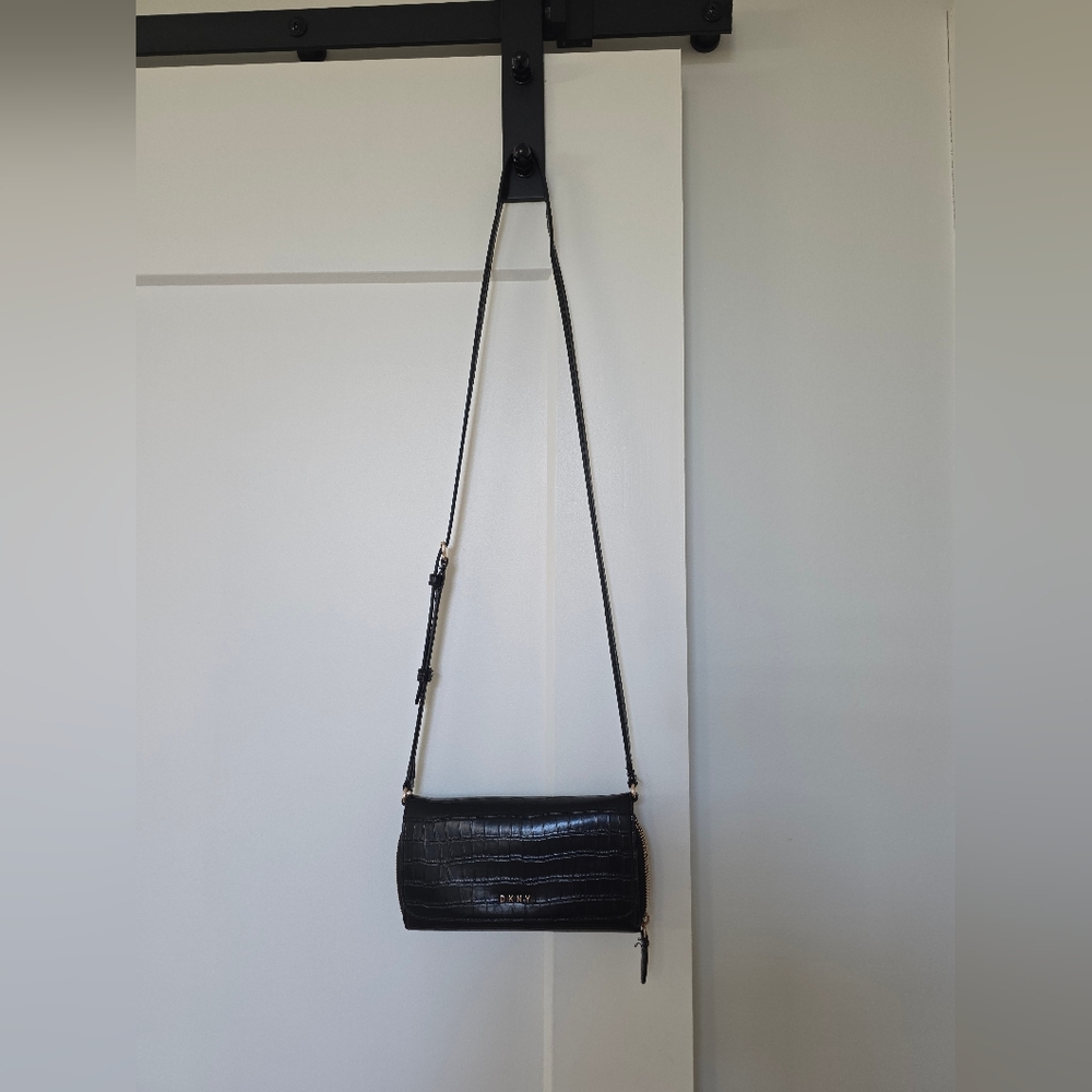 DKNY Elegant Black Croc-Embossed Crossbody Bag